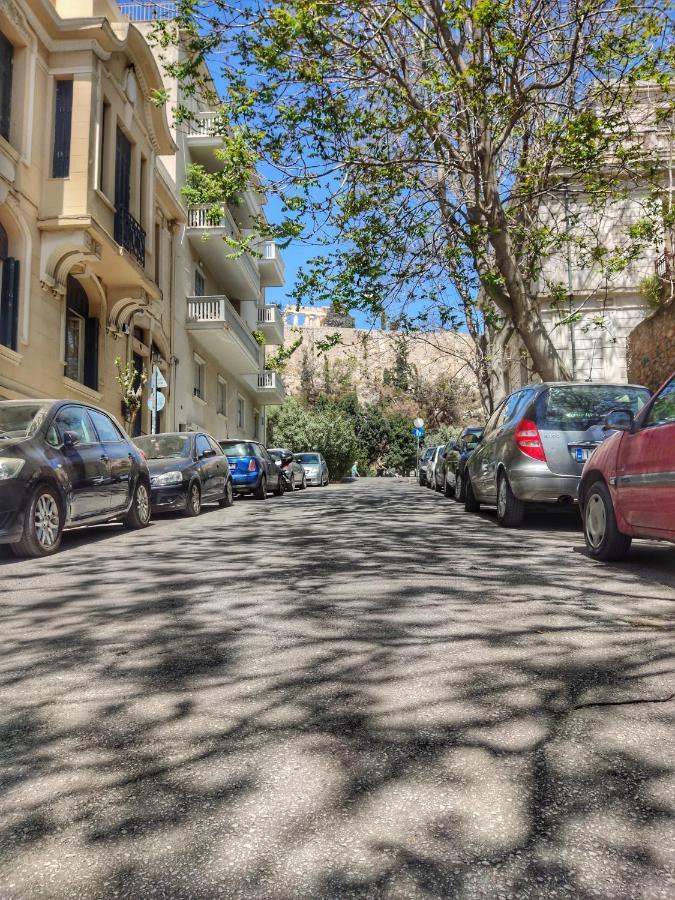 Under The Rock Of Acropolis By Yha Atenas Exterior foto